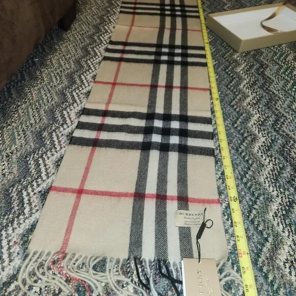 Burberry Classic Beige Nova Check Scarf - Picture 2 of 6
